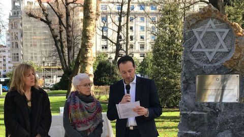 Marisa Ponga, Aida Oceransky y Guillermo Mart�nez en el acto en recuerdo del Holocausto