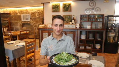 El carpaccio de pulpo es uno de los platos estrella que O Triskel ofrece en la Praza do Regueiro de A Illa de Arousa