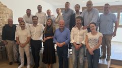 El presidente del Partido Popular en la provincia de A Coru�a, Diego Calvo, celebr�, acompa�ado del secretario general, Evaristo Ben, una reuni�n comarcal con alcaldes y portavoces de Barbanza.