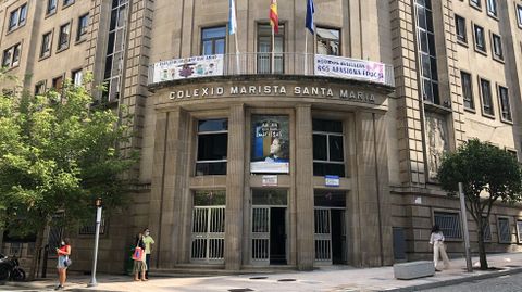 Fachada del colegio Maristas en Ourense.