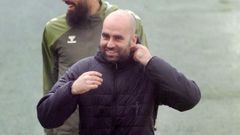 El entrenador del Celta, Claudio Gir�ldez, en un entrenamiento.