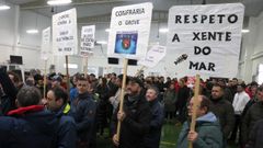 Cientos de pescadores de distintos puertos gallegos protestaron contra los nuevos controles de la pesca concentr�ndose el 12 de enero del 2026 en la lonja de Cambados.