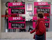 Los comerciantes barbanzanos agudizan el ingenio para tratar de vender.