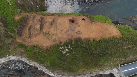 Trabajos de la campa�a arqueol�gica en el castro de Pe�a Castiel, en Luarca.