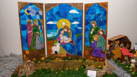 Otro de los ejemplos juega con el efecto de las vidrieras 