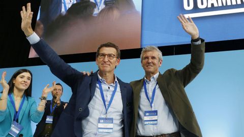 Alfonso Rueda y Alberto N��ez Feijoo, en el congreso del PPdeG celebrado en Pontevedra