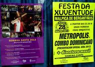 Carteles de ambas celebraciones, pegados juntos en Malpica.
