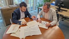 El director general de Vivienda, Jes�s Daniel S�nchez, y el consejero Ovidio Zapico, esta ma�ana, en la sede de la Consejer�a de Ordenaci�n de Territorio, Urbanismo, Vivienda y Derechos Ciudadanos.