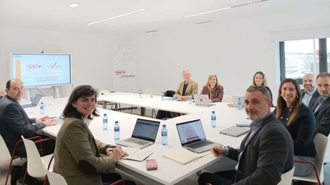 Reuni�n del Comit� del Fondo Capital Riesgo PYME Gij�n Invierte II, presidido por la vicealcaldesa del Ayuntamiento de Gij�n y concejala de Econom�a, Empleo, Turismo e Innovaci�n, �ngela Pumariega