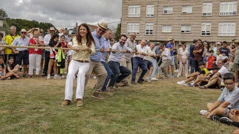 La conselleira de Medio Rural compiti� en el tiro de cuerda