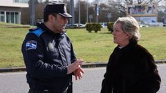 Paula Alvarellos y el inspector Jos� Manuel R�o en el pol�gono de O Ceao