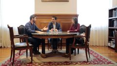 Luis L�pez recibi� ayer a Samuel Lago y a Regina N��ez en su despacho de la Diputaci�n de Pontevedra