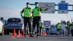 Atascos y controles en las ciudades gallegas tras conocerse las nuevas restricciones