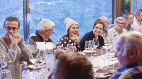 Los suscriptores probaron los vinos en la sala de catas de la bodega
