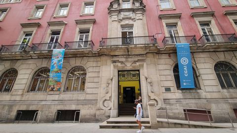 Imagen de archivo de la entrada de la Real Academia de Medicina de Galicia, sede del III Congreso Luso-Galaico de Historia de la Medicina