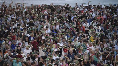 Escanciado simult�neo de sidra en Poniente