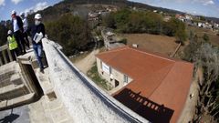 Visitamos las obras de rehabilitaci�n del pazo de Goi�ns en Boiro