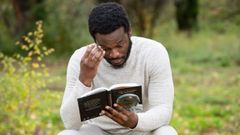 C�sar Brandon con su libro �Toda la felicidad del universo�