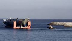 Partida del �Blue Marlin� de la l�mina de agua del puerto exterior