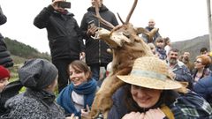 El humor no falt en la ribeira chantadina durante la apertura del Carnaval