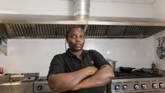 Fatou Sadji regenta, con su marido, Mamadou Mbengue, el restaurante Mam� �frica de Fisterra.