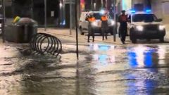 Inundaci�n en pleno centro de Pontevedra por rotura de una arqueta