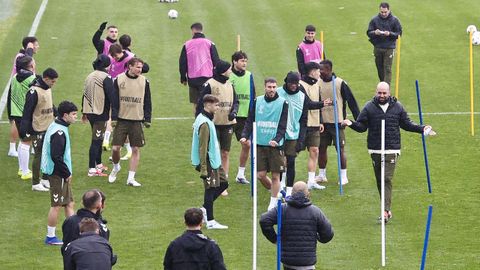 Los futbolistas del Celta, en un entrenamiento en la Cidade Deportiva Afouteza.