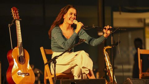 <span lang= gl >Ant�a Mu��o, durante un concerto na localidade de Carballo</span>