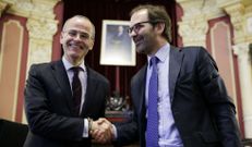 Jes�s V�zquez y Julio Masid, en el Concello de Ourense. 