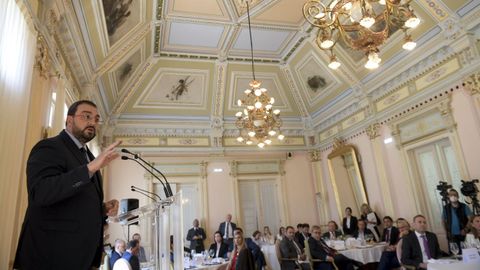 El presidente de Asturias, Adri�n Barb�n, interviene en el encuentro  El impacto de los fondos Next Generation en Asturias , organizado por la Asociaci�n para el Progreso de la Direcci�n (APD) y Deloitte, en Oviedo