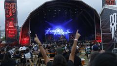 El p�blico debe mantenerse sentado durante los conciertos; en la imagen, la banda �ngelus Ap�trida en plena actuaci�n. 