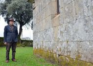 El estradense lleva aproximadamente 4 a�os recorriendo las parroquias en busca de los relojes. 