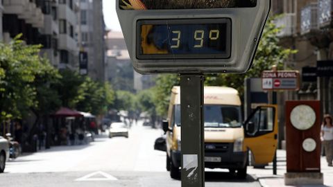 Un term�metro al borde de los 40 grados en Ourense