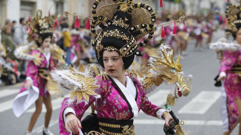 Desfile en Ribadeo, con A Choca