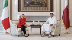  La primera ministra de Italia, Giorgia Meloni, traslad� este s�bado al emir de Catar, Tamim bin Hamad Al Thani, la  cercan�a  de su pa�s frente a los ataques iran�es y ofreci� la capacidad industrial italiana para contribuir a la rehabilitaci�n de las infraestructuras energ�ticas da�adas