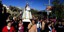 La subida de la virgen a la ermita re�ne a muchos vecinos.