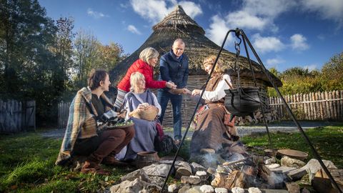 El Centro y Fuerte de Navan (Emain Macha), situado a tres kil�metros de Armagh en Irlanda del Norte, es uno de los yacimientos arqueol�gicos y mitol�gicos m�s importantes de la isla