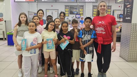 Alumnos de 4� de Primaria del CEIP Rey Pelayo de Gij�n asistieron al taller que se celebr� en el Autoservicios Familia de Avenida de la Constituci�n.