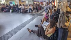 Viajeros en la estaci�n de Santiago-Daniel Castelao, en agosto pasado