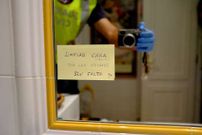 <span lang= es-es >Recordatorios.</span> Porto asegura que se olvidaba de todo y que por eso pegaba estos papeles para recordar acciones cotidianas.