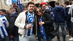 Mateo con una amiga despu�s de un partido del D�por