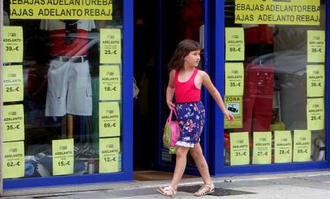 Buena parte de los asociados de Zona Aberta abrir�n el domingo, primer d�a de rebajas.