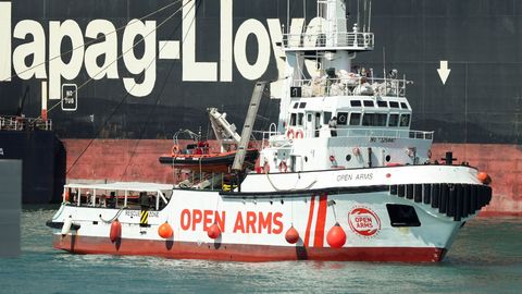 El barco Open Arms llega al Puerto de Barcelona
