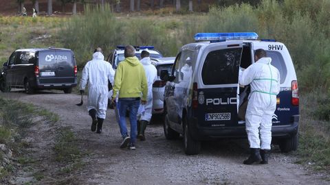 La polic&iacute;a cient&iacute;fica analizar el terreno del monte de Lugo donde apareci&oacute; el cad&aacute;ver