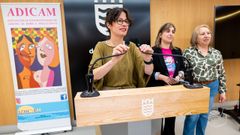 Anabel Gul�as, Mar�a Mart�nez y Esperanza Gil, este lunes en el Concello de Pontevedra, en la presentaci�n del ciclo de charlas sobre Cancro xinecol�xico e sa�de do chan p�lvico