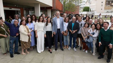 Los reyes también posaron con trabajadores municipales