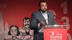 El presidente del Principado y secretario general de la FSA-PSOE, Adri�n Barb�n, durante la Asamblea de la Agrupaci�n Municipal Socialista de Gij�n el s�bado