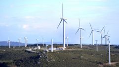 Gas Natural Fenosa fue la primera compa��a que empez� a repotenciar sus aerogeneradores. En el paraje de cabo Vil�n, el primer
parque e�lico de Galicia, los 22 molinos han sido sustituidos por dos. En la imagen, las obras de inicio de la transformaci�n