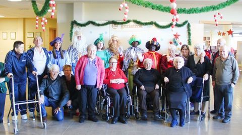 Los Reyes Magos, con los mayores de Geriatros en Vimianzo