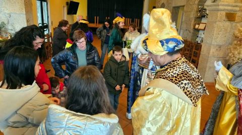 Los nios de Sober recibieron obsequios de los Reyes Magos en la casa de cultura